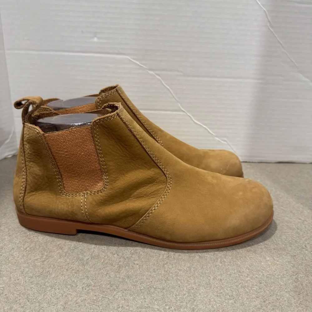 Kodiak Women’s Chelsea Low-Rider Tan Suede Ankle Boots